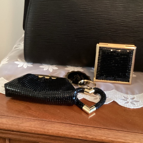 La Regale Black and Gold Clutch Set - Picture 10 of 10